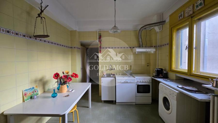 3 Camere Piata Universitatii - 12