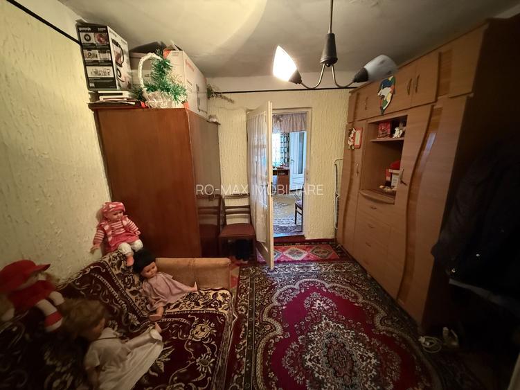 Casa demolabila  și teren 800mp cu toate utilitățile deschidere 26,5mp - 9