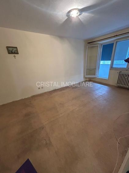 Vânzare apartament  dec.2 camere, 2 balcoane, bloc 77, Titan- 7 min metrou - 3