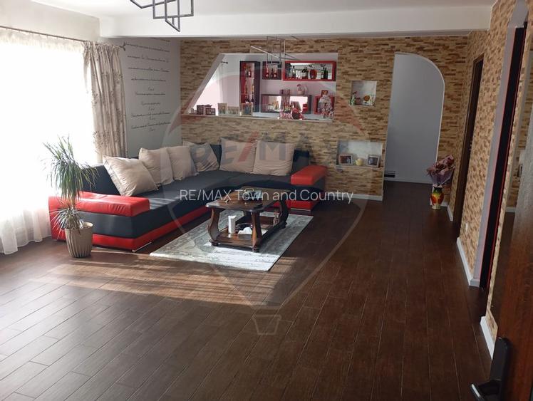 Casă / Vilă cu 7 camere de vânzare - 4