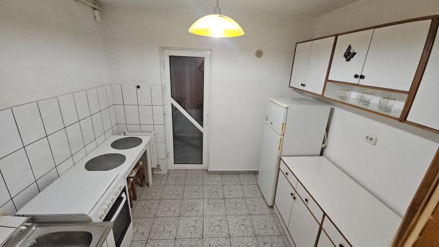 Vand apartament 3 camere zona Far