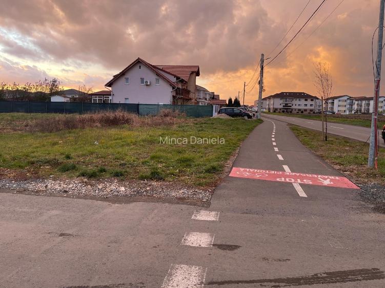 Vând teren pentru servicii, pe doua fronturi 28/27 m, stada Mureș, 747mp - 4