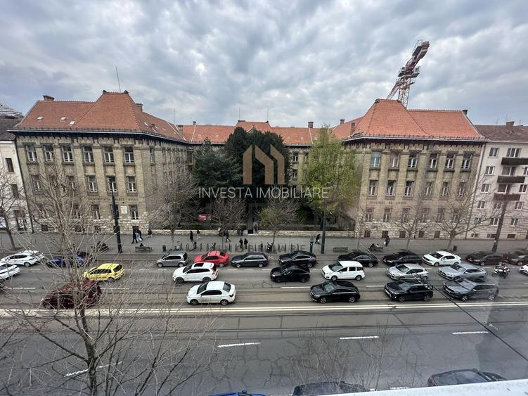 Oportunitate! 3 camere cu view spre Facultatea de Litere! 2800/mp ! - 2