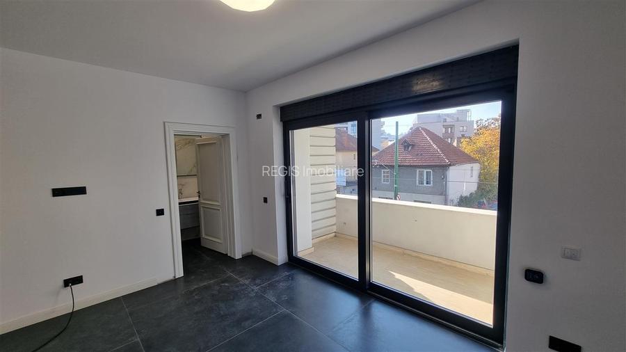 Vila - Bloc modern de 11 camere zona Centrul Civic , Onix - 8