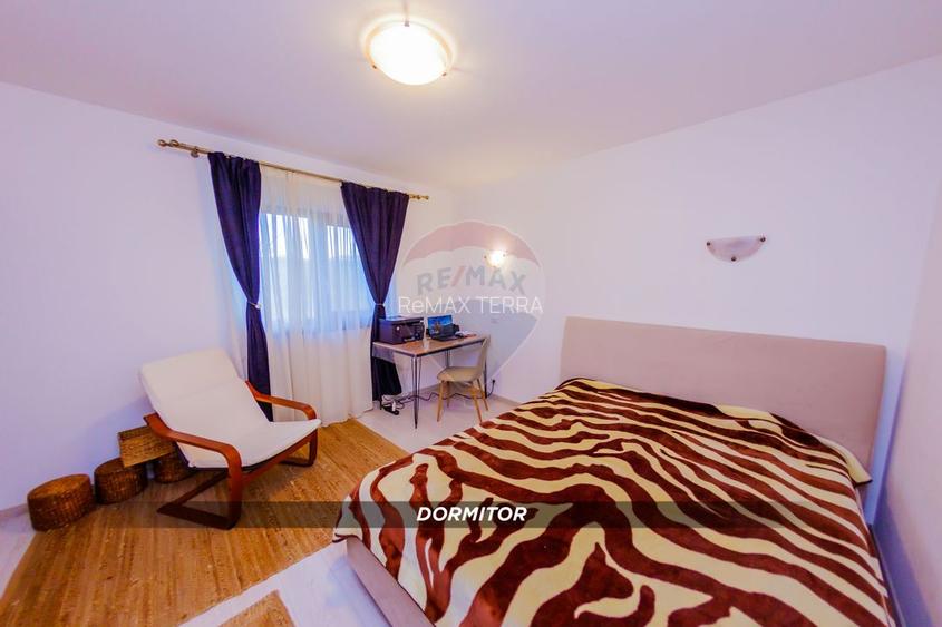 DE VANZARE Casa de Familie cu Piscina si Mult Spatiu Exterior - 15