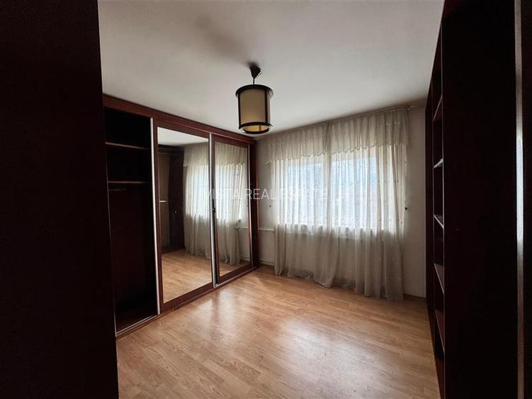 Doua case de vanzare, teren 800 mp, Zarnesti, Brasov - 10