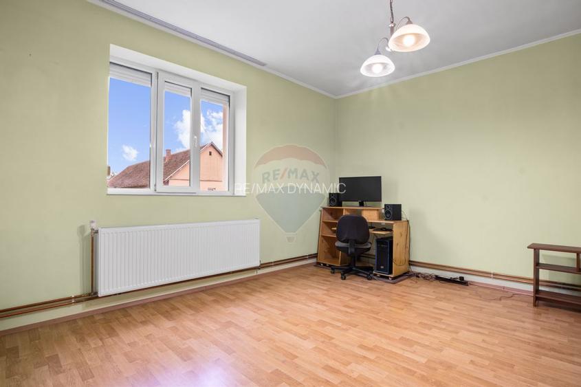 Casa si teren 2173 mp de vanzare in Tipar , la 12km de Chisineu Cris - 4