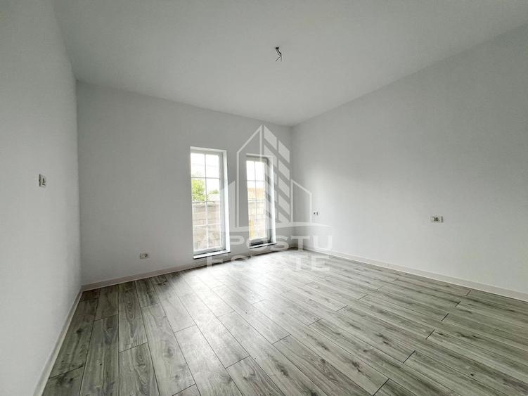 Casa individuala de vanzare pe parter, curte proprie, zona Sanandrei
