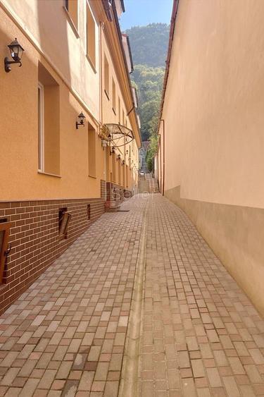 Pensiune de 15 camere in Centrul Istoric la 400m de Piata Sfatului