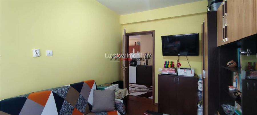 Apartament cu 3 camere, 51 mp plus balcon 6 mp etaj intermediar, zona Stejarului - 15