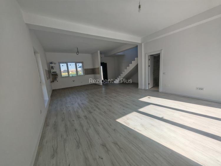 Vilă single Tunari - 4 Camere,  300mp Teren - 12