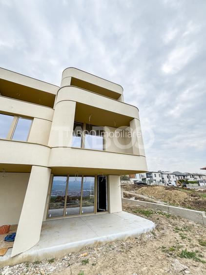 Casa tip duplex constructie premium curte geneorasa si view spre Cluj - 2