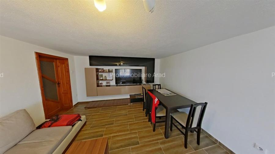 Casa mare cu etaj si 12 camere la principala in Fantanele - 25