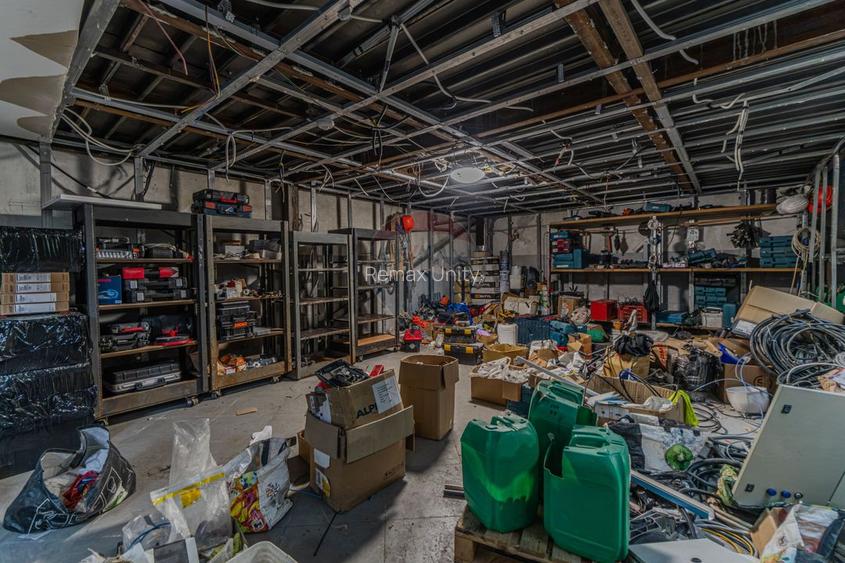 Cladire de 902 mp utili de vânzare, zona Grivitei - DN 13, COMISION 0 - 56