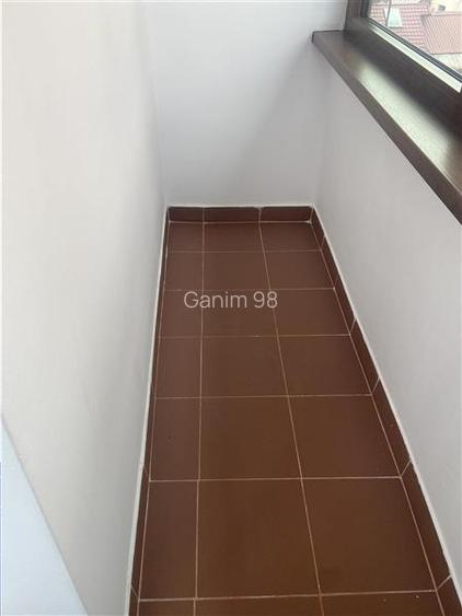 Apartament 3 camere de inchiriat , zona Scoala nr 2- Piata Moldovei decomandat , - 20