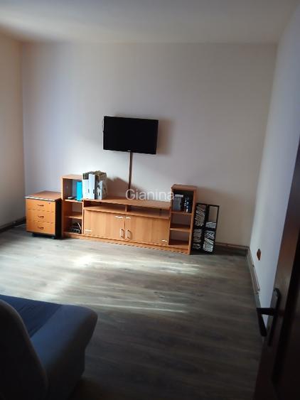 Persoana fizica vand apartament etaj 1 - 4