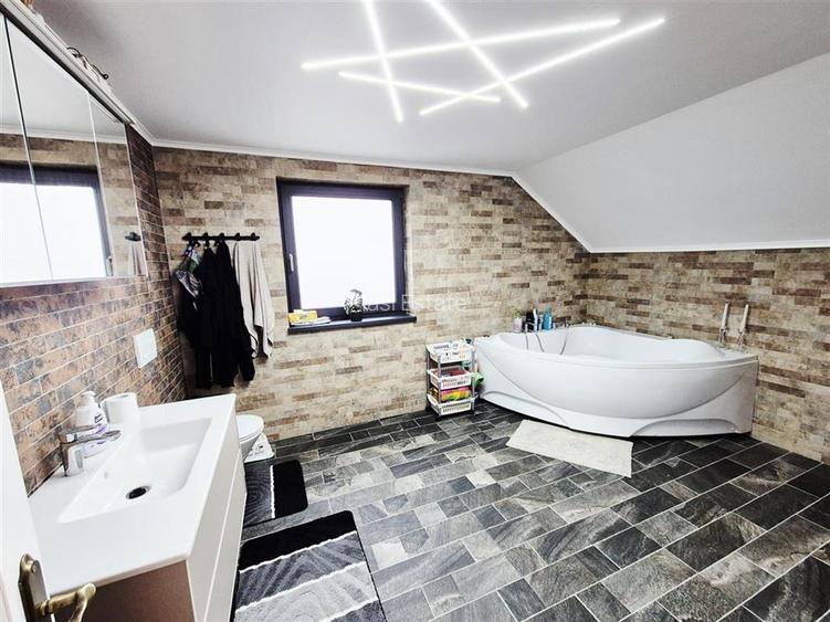 Casa de vanzare cu priveliste frumoasa - 14