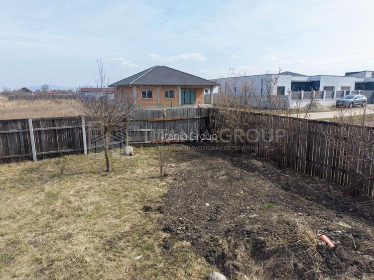 Teren 500 mp, împrejmuit, curent și internet pe teren, cu proiect și autorizație - 12