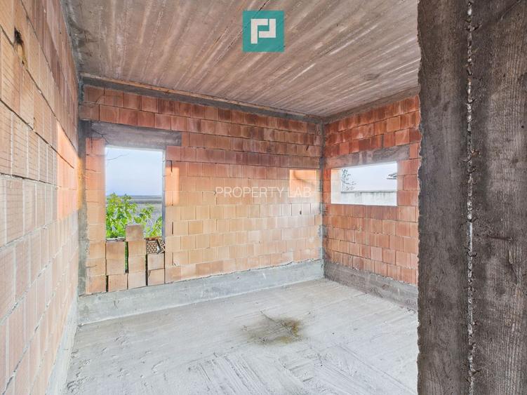 Proprietate impresionantă între Curtici și Macea - 11