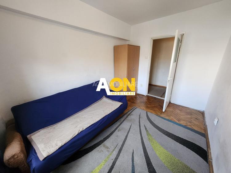 De vanzare apartament 3 camere, etaj 1, Cetate - 4