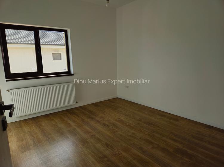 vila 4 camere si mansarda,str GHIDIGENI,incalzir pardoseala,comision 0 - 10