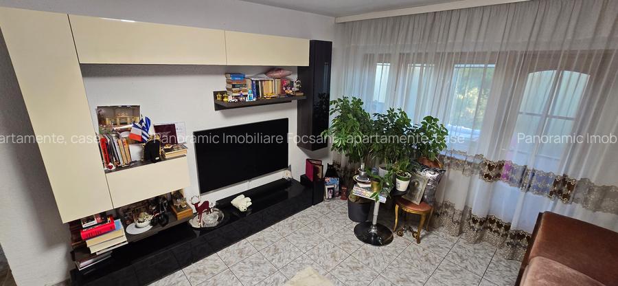 3 camere de vanzare Focsani, ultracentral - 31