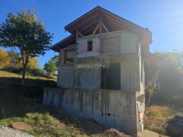 Casă / Vilă cu 5 camere de vânzare - 2