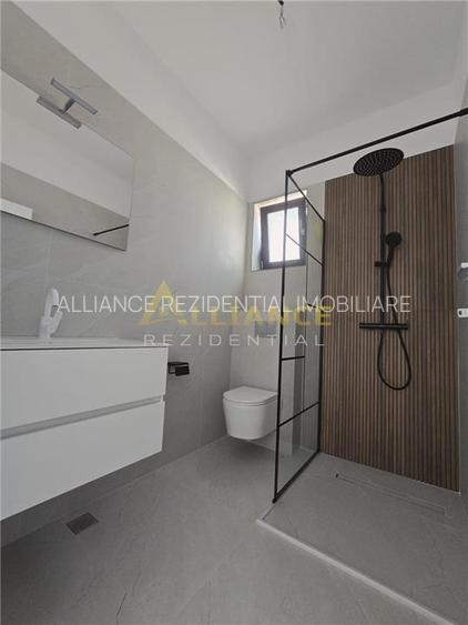 Casa individuala - 4 camere - panouri solare - gaz- curent - 5 min de STV - pod - 8