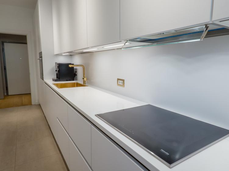 HERASTRAU COMPLEX SALE APARTAMENT 3 CAMERE MOBILAT LUX LOC PARCARE