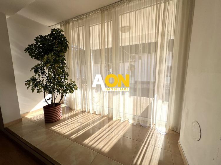Casa de vanzare pretabila 2 familii, garaj, livada, comuna Pianu