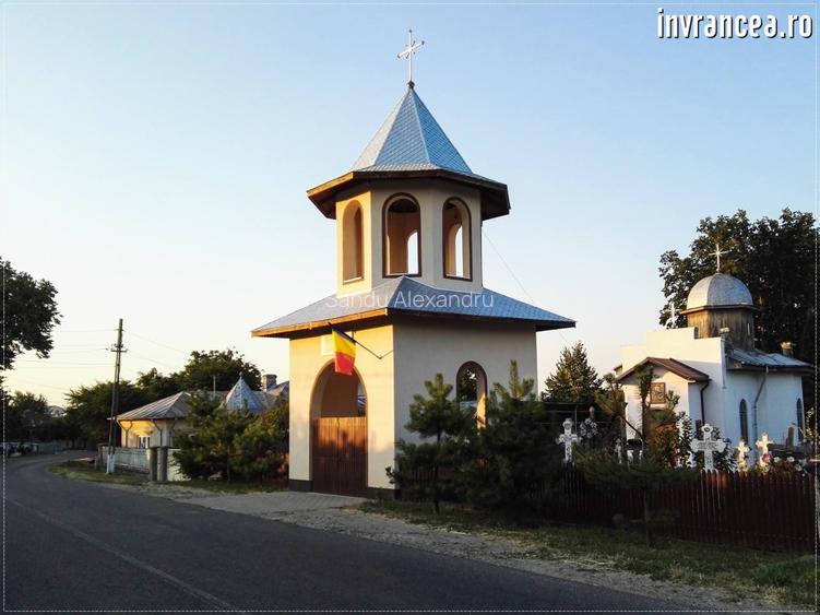 Teren intravilan 3480 mp Jariștea liniște , utilități, ideal casă de vacanta - 2