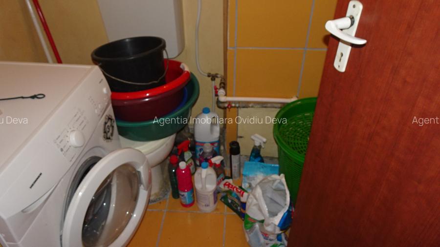 Vand  apartament de 3 camere decomandat in Deva, etaj 2, zona Micro 15, - 9