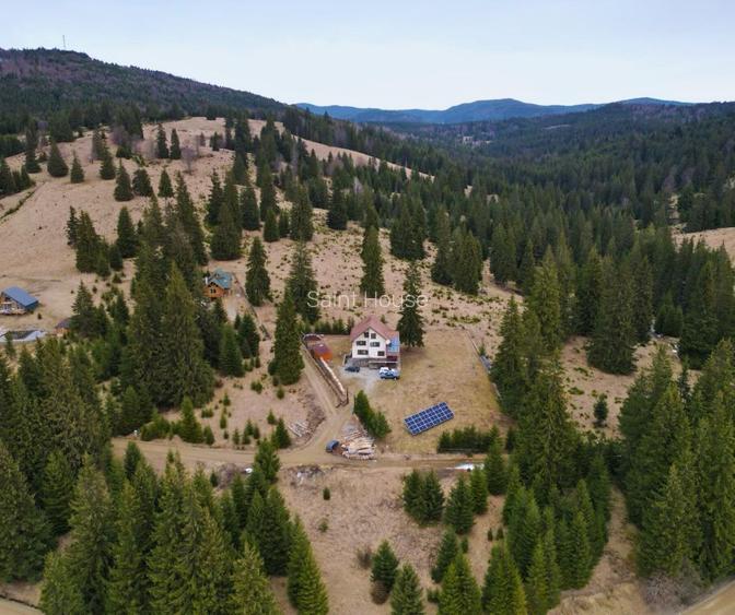 Vilă cu 10 camere P+2E+M 400 M² utili 2800 M² Teren Comandau - 21