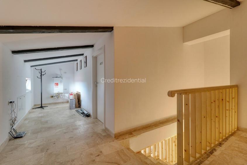 Vilă individuală- P+1+M | 19 camere | 400 mp utili/ 8 parcari - 17