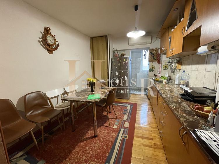 Aproape de Complexul Studentesc. Decomandat. 2 bai. Centrala proprie - 11