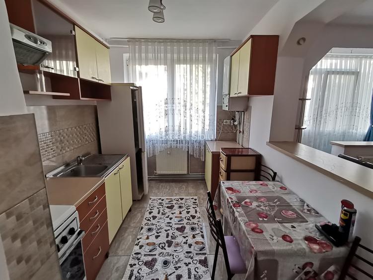 INCHIRIEZ  apartament  2  camere,renovat,zona Centrala - 8