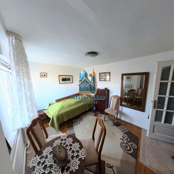 Două case în curte comună, 6 camere + 385 teren - zona semicentrală - 7