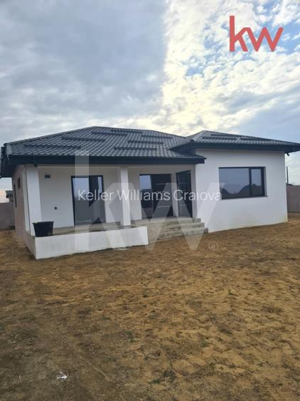 Casa parter, constructie solida, teren generos – Carcea, zona Metro - 2