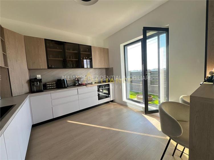 Casa individuala - 4 camere - 2 bai - la 10 min de RATB - 12