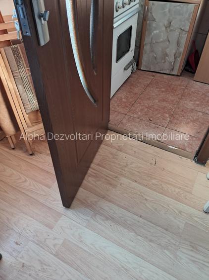 Titan, Piata 1 Decembrie 1918, str. Postavarul - 5