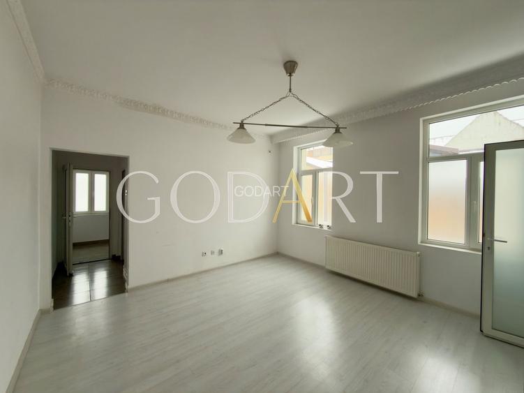 Vila spatioasa | Complet renovată | Central - 9