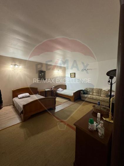 Casă / Vilă cu 7 camere de vânzare - 4