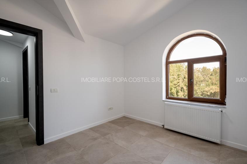 Otopeni central - Calea Bucurestilor (DN1) vila P+2 cu 7 camere 6 bai, parcare