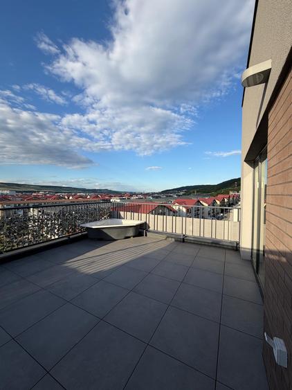 Penthouse deosebit cu 2 camere, 61 mp + terasă panoramică de 39 mp, Florești