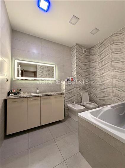 Apartament 3 camere, 2 bai, suprafata generoasa 100 mp. Zona Tractorul - 11