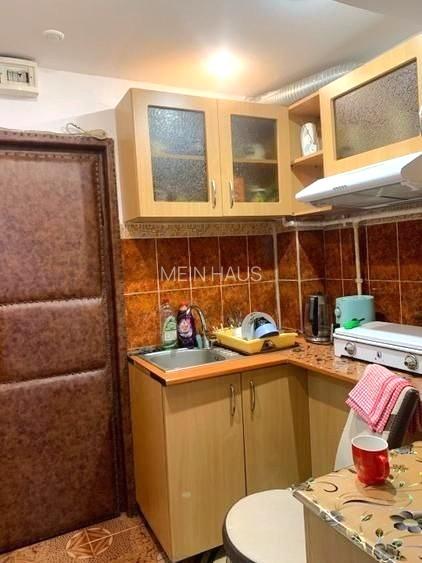 Garsoniera situata la etajul 1, cu finisaje medii, mobilata si utilata, cu centr - 3