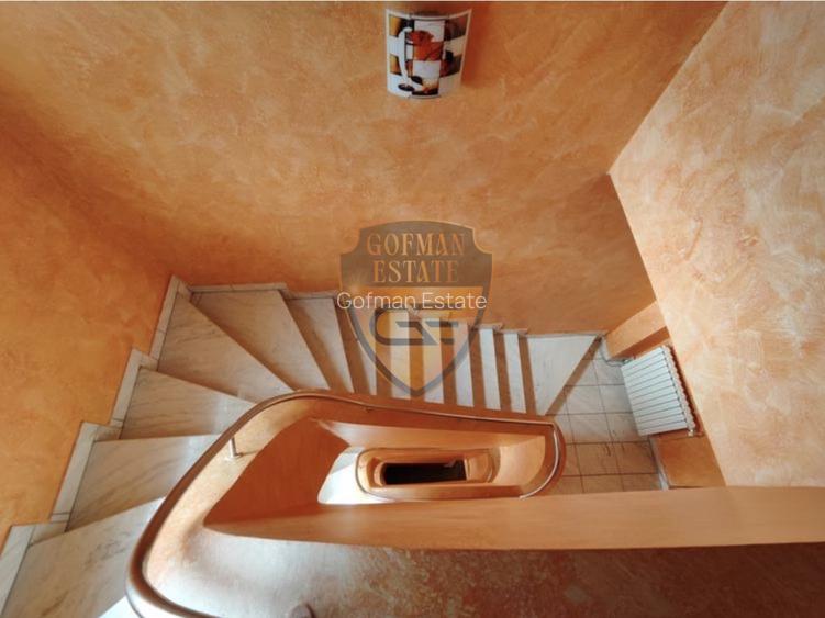 Vila KM 5, D P+1E+M 7 camere 534mp utili, 490mp teren 3 parcari 4 bai 4 balcoane - 14