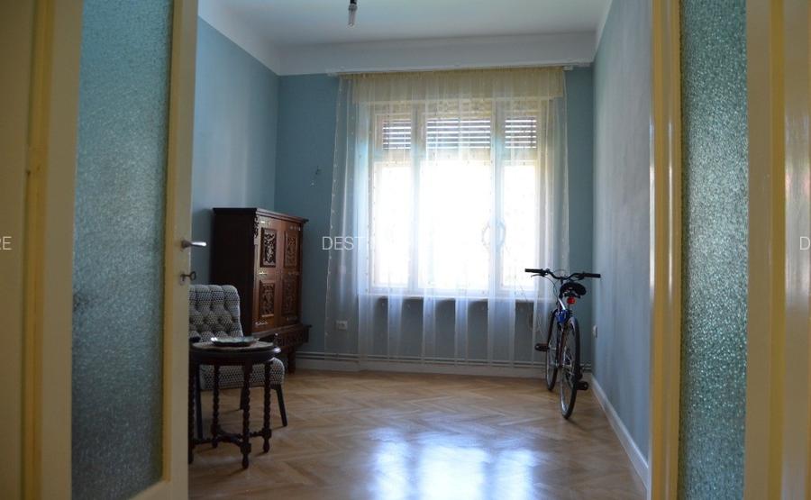 Apartament cu 4 camere, suprafata de 135 mp, garaj si beci in inima orasului   - 7