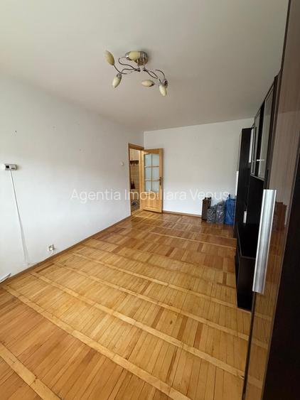 Apartament 2 camere decomandat in zona Liceului Economic - 2