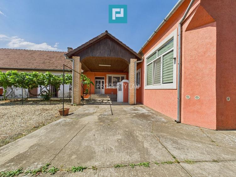 Casă cu 6 camere în Sânicolau Mare Timiș - 2